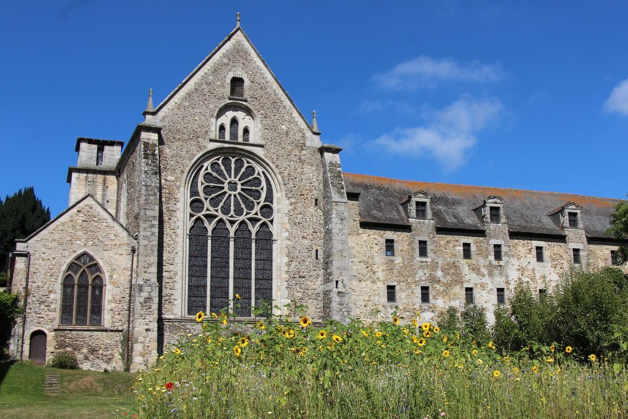La Tocade Del Arte - Dinan Bed & Breakfast Lanvallay Exterior photo