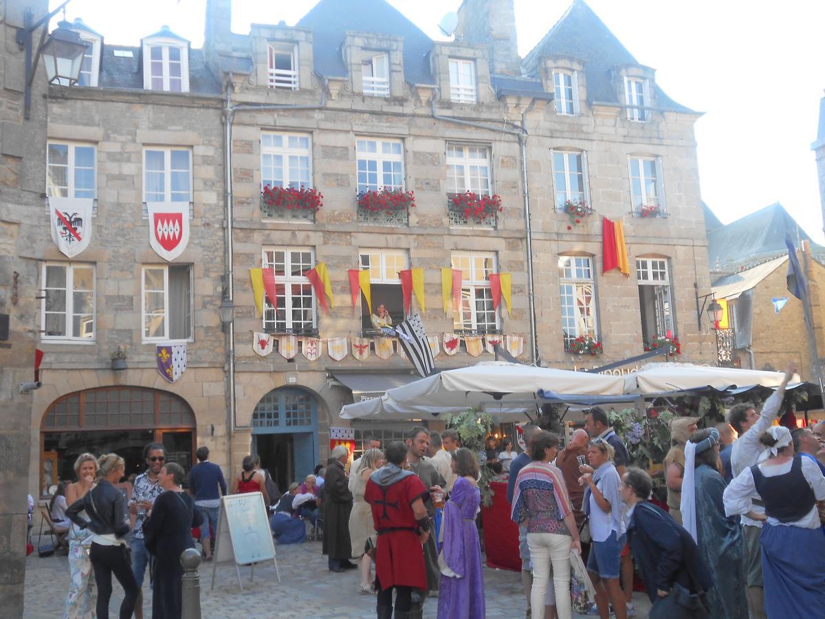 La Tocade Del Arte - Dinan Bed & Breakfast Lanvallay Exterior photo